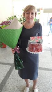 букет цветов и торт