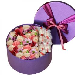 Фото товара Шляпная коробка "Сладкие чувства" в Шляпная коробка "Сладкие чувства"