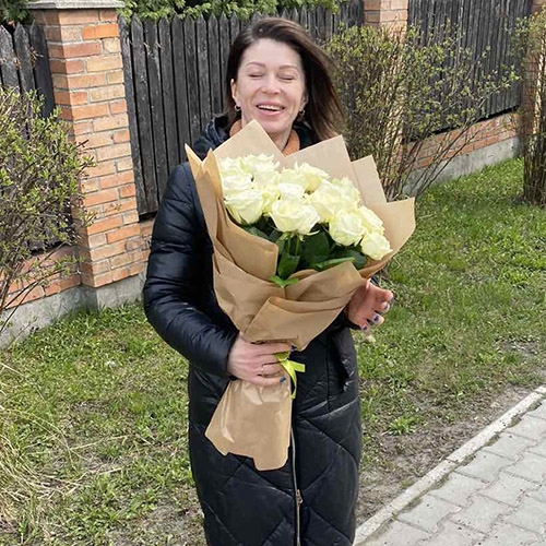 Фото товара 21 белая роза в Фото последних доставок