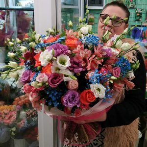 Яркий букет цветов на день рождения
