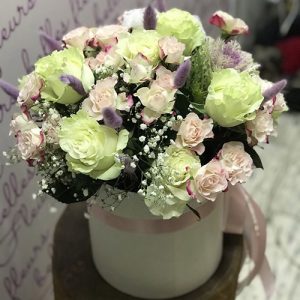 Капелюшна коробка мікс букет фото