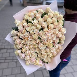 Букет зі 101 кремової рози фото