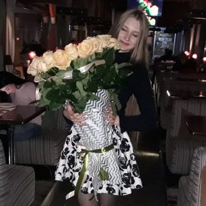 Великий букет кремових роз фото