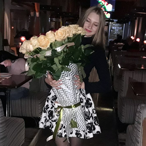 Фото товара 101 кремовая роза в Фото последних доставок