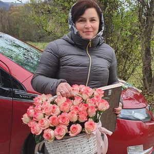 корзина розовых роз