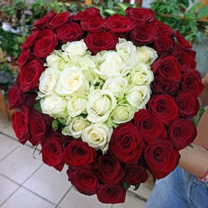 букет у вигляді серця на день святого валентина фото