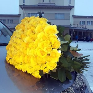 великий букет жовтих роз фото