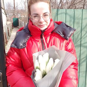 15 белых тюльпанов