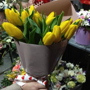 15 жовтих тюльпанів фото