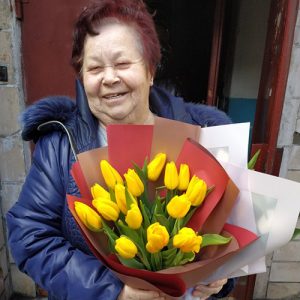 15 жовтих тюльпанів з доставкою в Україні фото