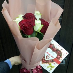 7 троянд мікс із цукерками