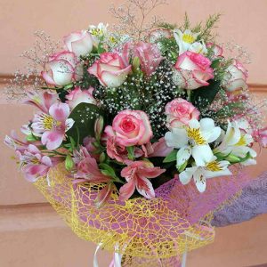 розовые розы и альстромерии фото