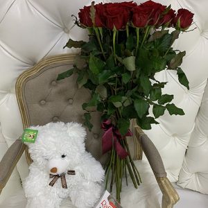 Большой букет роз, мишка и конфеты Raffaello