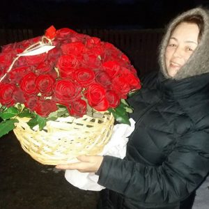 101 роза в корзине фото