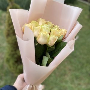 букет 11 кремовых роз фото