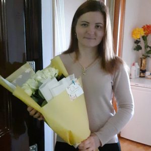 вручение букета 11 белых роз фото