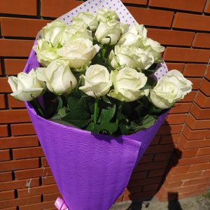 фото букета 15 белых роз перед доставкой