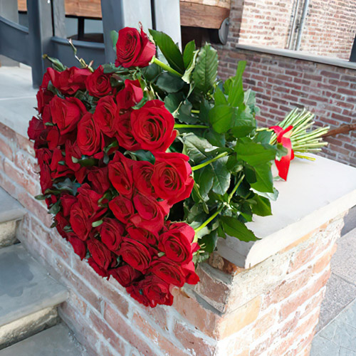 букет 51 красная роза