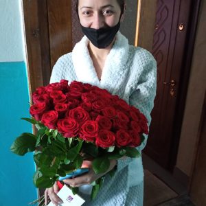 вручение букета51 красная роза