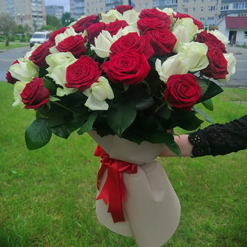букет з 51 троянди на ювілей