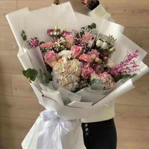 Большой микс букет с гортензией