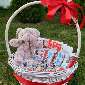 Корзина шоколада и мягкая игрушка мишка фото