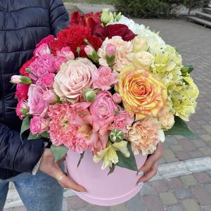яркий подарок на праздник
