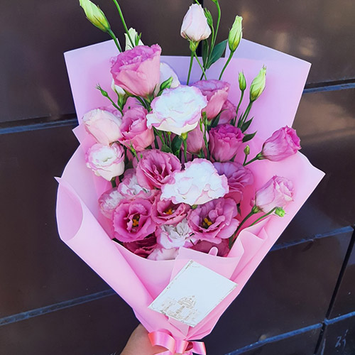 Праздничный букет розовых эустом фото