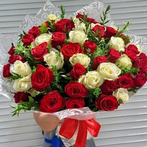 Шикарный букет из 51 розы, отличный подарок Красавица