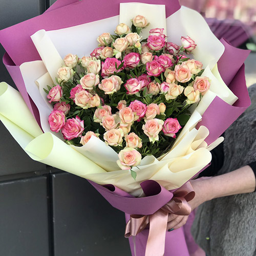 розовые кустовые розы фото