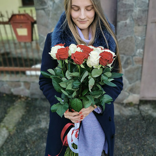 21 белая и красная роза фото