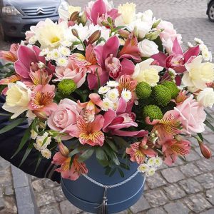 яркий букет микс на праздник фото