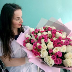 фото товара Кустовая роза и спрей