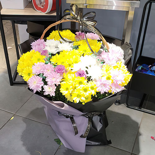 фото огромного букета цветов в желто голубых тонах для патриотов Украины