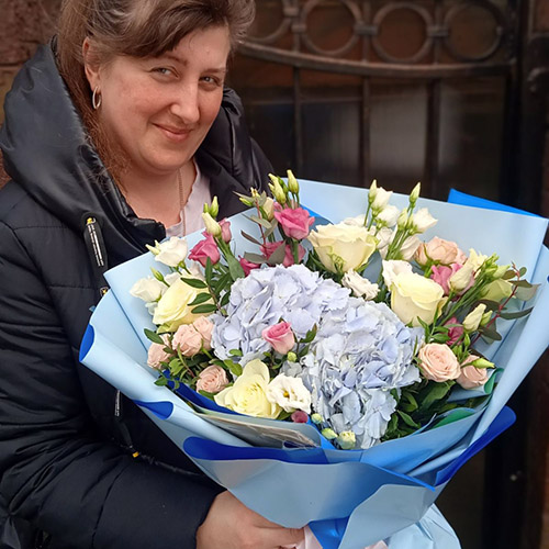 Букет з блакитною гортензією фото