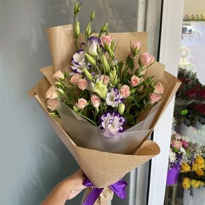 лизиантус и спрей фото букета