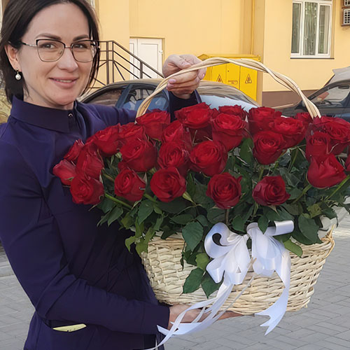фото товару великий кошик червоних троянд 51 квітка