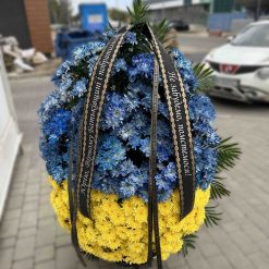 Товар «Вінок «Прапор героя»» у Вінок «Прапор героя» | від «Букетик 24» Фото товару Вінок «Прапор героя» у Вінок «Прапор героя»