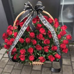 Товар «70 червоних троянд у кошику» у 70 червоних троянд у кошику | від «Букетик 24» Фото товару 70 червоних троянд у кошику у 70 червоних троянд у кошику