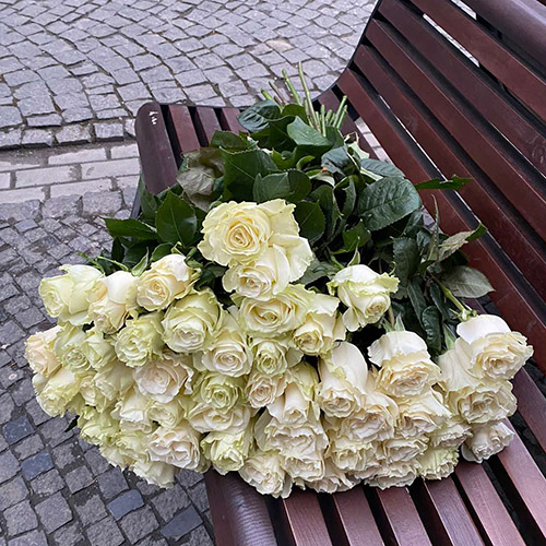 Большой букет белых роз фото